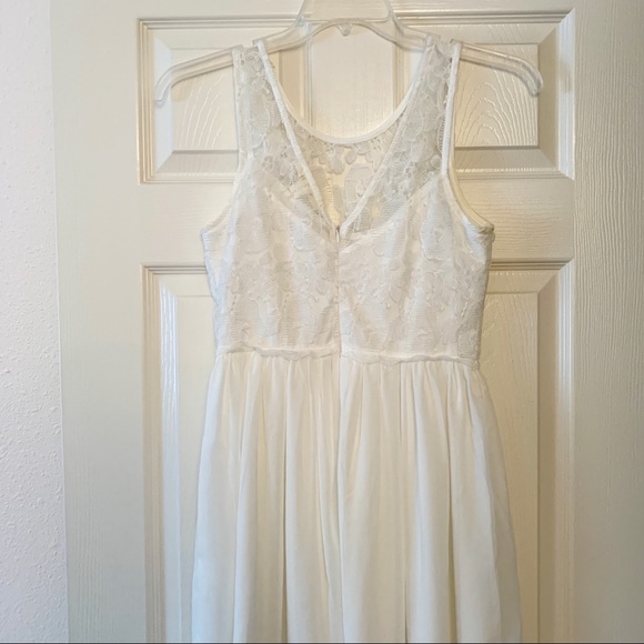 White dress - Picture 3 of 3